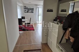 Sesvete, 4 sobni novouređen i namješten stan 112m2 + balkon 16m2, Sesvete, Flat