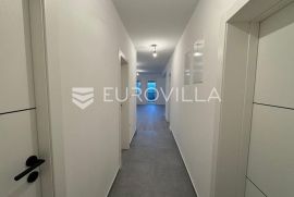 Đakovo, Centar, trosoban stan 81 m2, 1 kat + garaža, Đakovo, Apartamento