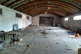 Zagreb, Brestje, skladišna hala 640 m2 na zemljištu od 2000m2, Zagreb, Commercial property