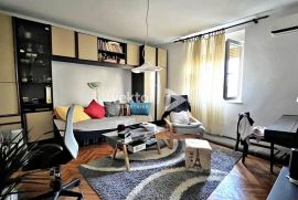 Donja Vežica, uredan 2-soban stan u peterokatnici, Rijeka, Flat