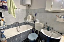 Donja Vežica, uredan 2-soban stan u peterokatnici, Rijeka, Flat