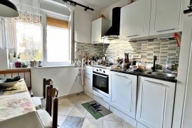 Donja Vežica, uredan 2-soban stan u peterokatnici, Rijeka, Flat