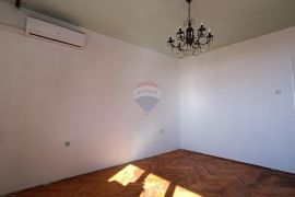 Rijeka, Centar - 2S klasičan stan za adaptaciju, Rijeka, Appartment