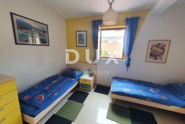 OTOK KRK, KORNIĆ - Apartman 3S+DB u prizemlju sa vrtom, Krk, شقة