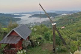 Vikendica novije gradnje na bregima iznad Pregrade!, Pregrada, Ev