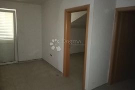 Ekskluzivni Objekat sa Poslovnim Prostorima, Stanom i 8 Apartmana, Dugi Rat, بيت