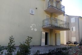 Ekskluzivni Objekat sa Poslovnim Prostorima, Stanom i 8 Apartmana, Dugi Rat, Kuća