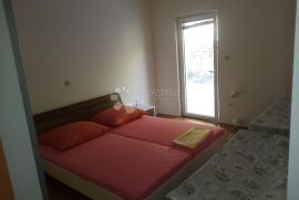 Ekskluzivni Objekat sa Poslovnim Prostorima, Stanom i 8 Apartmana, Dugi Rat, Famiglia