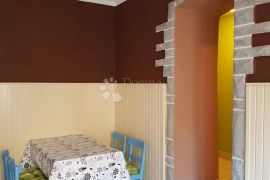 Pola etaže sa terasom u dvoristu, Rijeka, Flat