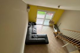 DVOETAŽNI STAN 70 M2, 2 PARKINGA - Pula/Gregovica, Pula, Apartamento