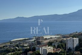 Prodaja stana u neboderu na Podmurvicama 1S+DB  41 M2, Rijeka, Kвартира