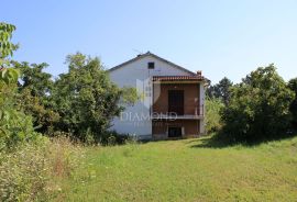 Pazin, kuća s dva stana, Pazin, House