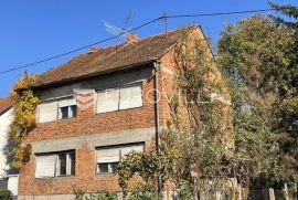 Požega, Hrv. branitelja, troetažna kuća za renovaciju, Požega, Kuća