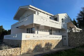 Ugljan - villa 5 apartmana na 2157m2 terenu! Pogled more!!, Preko, Casa