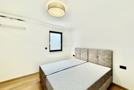 Opatija, Pobri – Luksuzan troetažni stan s okućnicom i bazenom za najam (B), Opatija - Okolica, Apartamento