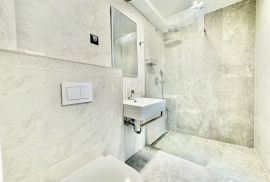 Opatija, Pobri – Luksuzan troetažni stan s okućnicom i bazenom za najam (B), Opatija - Okolica, Apartamento