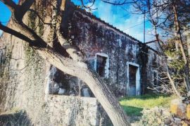 Bakar, Kukuljanovo - samostojeća kuća starina sa okućnicom, Bakar, Casa