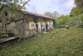 ISTRA,ROČ - Kamena starina s prostranim zemljištem, Buzet, Famiglia