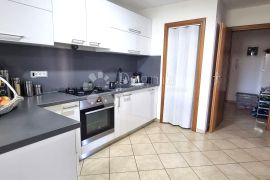 NOVIGRAD- ODLIČAN STAN SA 3 SPAVAĆE SOBE NA 1.5 KM OD MORA, Novigrad, Apartamento