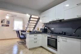 NOVIGRAD- ODLIČAN STAN SA 3 SPAVAĆE SOBE NA 1.5 KM OD MORA, Novigrad, Apartamento