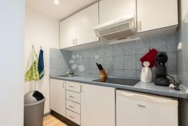 Apartmanska  kuća 2. red od mora, Crikvenica, Haus