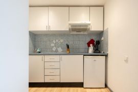 Apartmanska  kuća 2. red od mora, Crikvenica, Haus