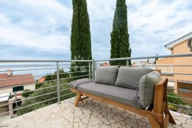 Apartmanska  kuća 2. red od mora, Crikvenica, Haus