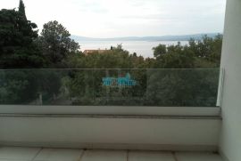 TOP NOVOGRADNJA ISPOD MAGISTRALE 100 m OD PLAŽE, Crikvenica, Appartment