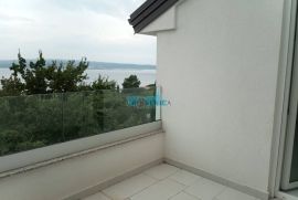 TOP NOVOGRADNJA ISPOD MAGISTRALE 100 m OD PLAŽE, Crikvenica, Appartment