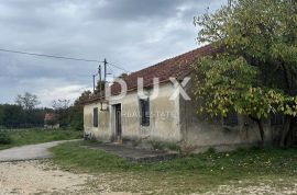 ZADAR, BRIŠEVO - Dvojna kuća za adaptaciju sa zemljištem, Poličnik, Casa