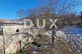 ISTRA, PIĆAN - Kuća s građevinskim zemljištem, Pićan, House