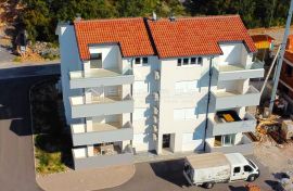 PROSTRANA ETAŽA U MODERNOJ NOVOGRADNJI, Crikvenica, Appartment