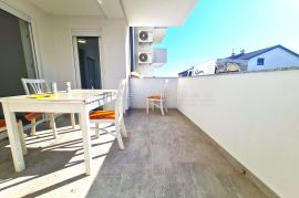 KRASAN STAN U SUTERENU NOVOGRADNJE, Crikvenica, Apartamento