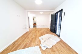 KRASAN STAN U SUTERENU NOVOGRADNJE, Crikvenica, Apartamento