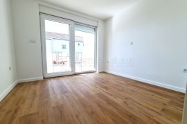 KRASAN STAN U SUTERENU NOVOGRADNJE, Crikvenica, Appartment