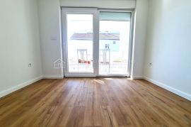 KRASAN STAN U SUTERENU NOVOGRADNJE, Crikvenica, Apartamento