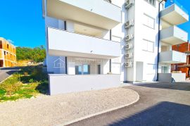 KRASAN STAN U SUTERENU NOVOGRADNJE, Crikvenica, Apartamento