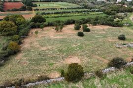 Poljoprivredno zemljište Prodaje se  poljoprivredno zemljište, 6 800 m2, blizu Pule., Pula, أرض