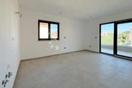 Novogradnja na atraktivnoj lokaciji, 150m od mora, Umag, Appartment