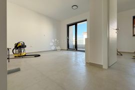 Umag okolica, novogradnja na atraktivnoj lokaciji, 150m od mora, Umag, Appartement