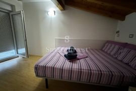 LOVRAN - CENTAR, kuća s tri apartmana, Lovran, Famiglia