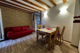 LOVRAN - CENTAR, kuća s tri apartmana, Lovran, Famiglia