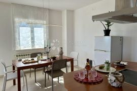 BIVIO ODLIČAN STAN ZA NAJAM, Rijeka, Appartement