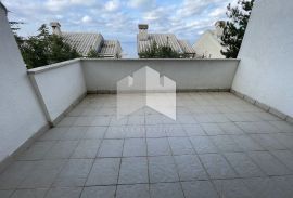 Klenovica, stan 3S+DB + konoba, Novi Vinodolski, Appartement