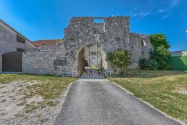 Marčana, okolica, šarmatna kuća na povijesnoj lokaciji, Marčana, House