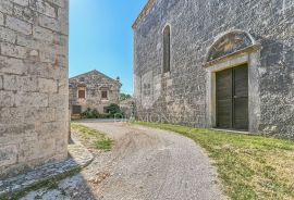 Marčana, okolica, šarmatna kuća na povijesnoj lokaciji, Marčana, House