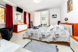 Istra, Rovinj, predivan jednosoban stan 50m2 na drugom katu s pogledom na more, Rovinj, Appartment