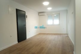 SNIŽENO CRIKVENICA NOVOGRADNJA 55m2 + vrt 52m2, Crikvenica, Διαμέρισμα