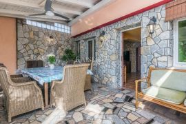 Otok Krk, Šilo, okolica - kuća sa bazenom 145m2, Dobrinj, Casa