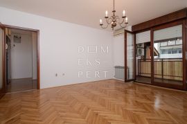 Rendićeva, Useljiv trosoban stan na zadnjem katu - 60m2, Maksimir, Flat